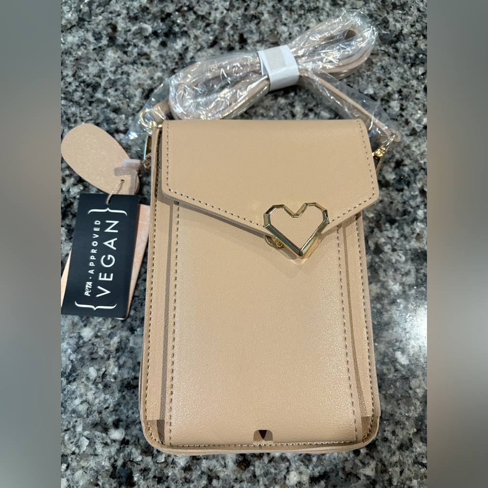 NWT- Mellow World vegan cross body purse & cell phone holder, color sand